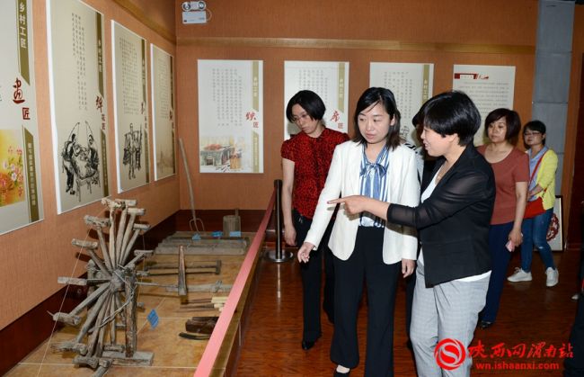 启动仪式后，与会领导和参会人员参观牒吴村农耕文化博物苑。记者 许艾学 摄